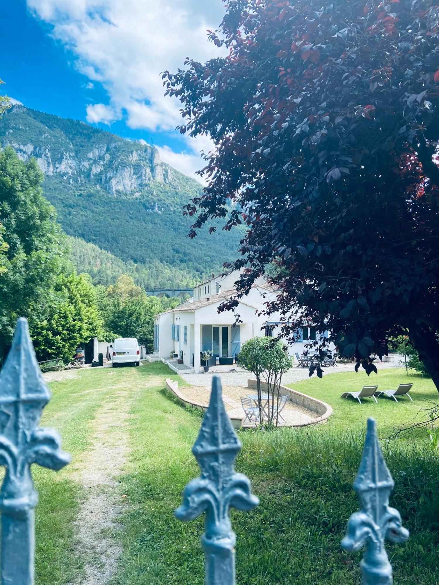 Private Riverside Villa With Breathtaking Views Axat Exteriör bild